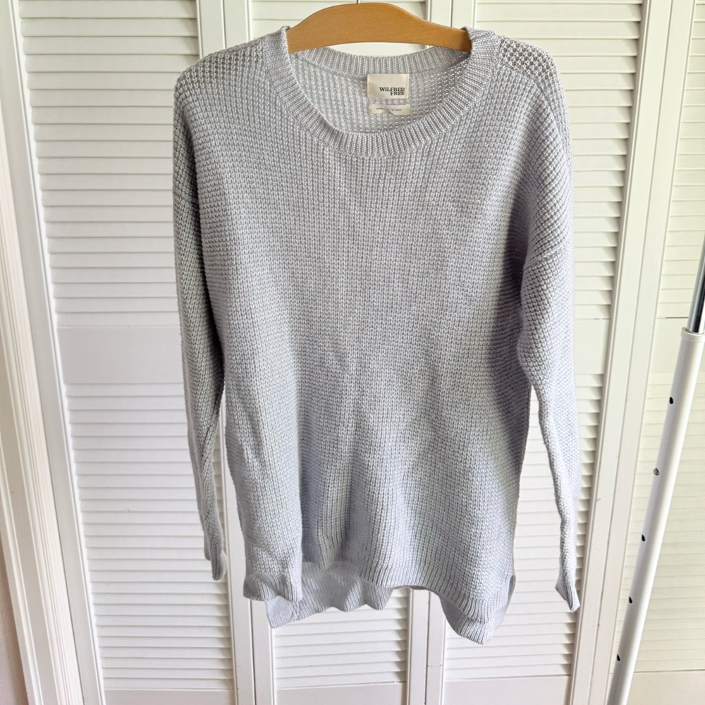 🩵 Wilfred Free Light Blue Knit Sweater – Size M